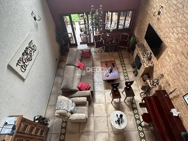 Casa com 403m² 3 quartos e 3 banheiros, à venda, no bairro Condomínio Pitangueiras em Poços de Caldas