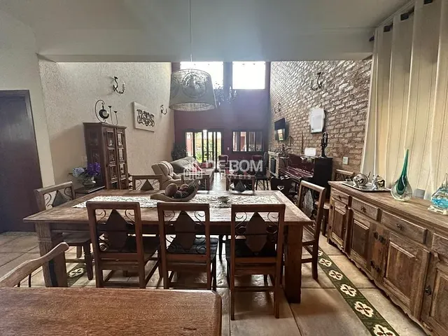 Casa com 403m² 3 quartos e 3 banheiros, à venda, no bairro Condomínio Pitangueiras em Poços de Caldas