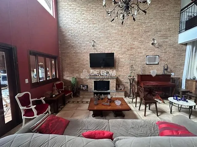 Casa com 403m² 3 quartos e 3 banheiros, à venda, no bairro Condomínio Pitangueiras em Poços de Caldas
