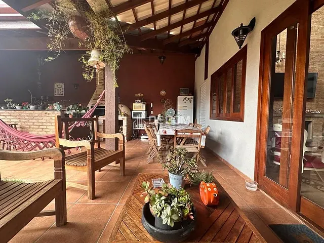 Casa com 403m² 3 quartos e 3 banheiros, à venda, no bairro Condomínio Pitangueiras em Poços de Caldas