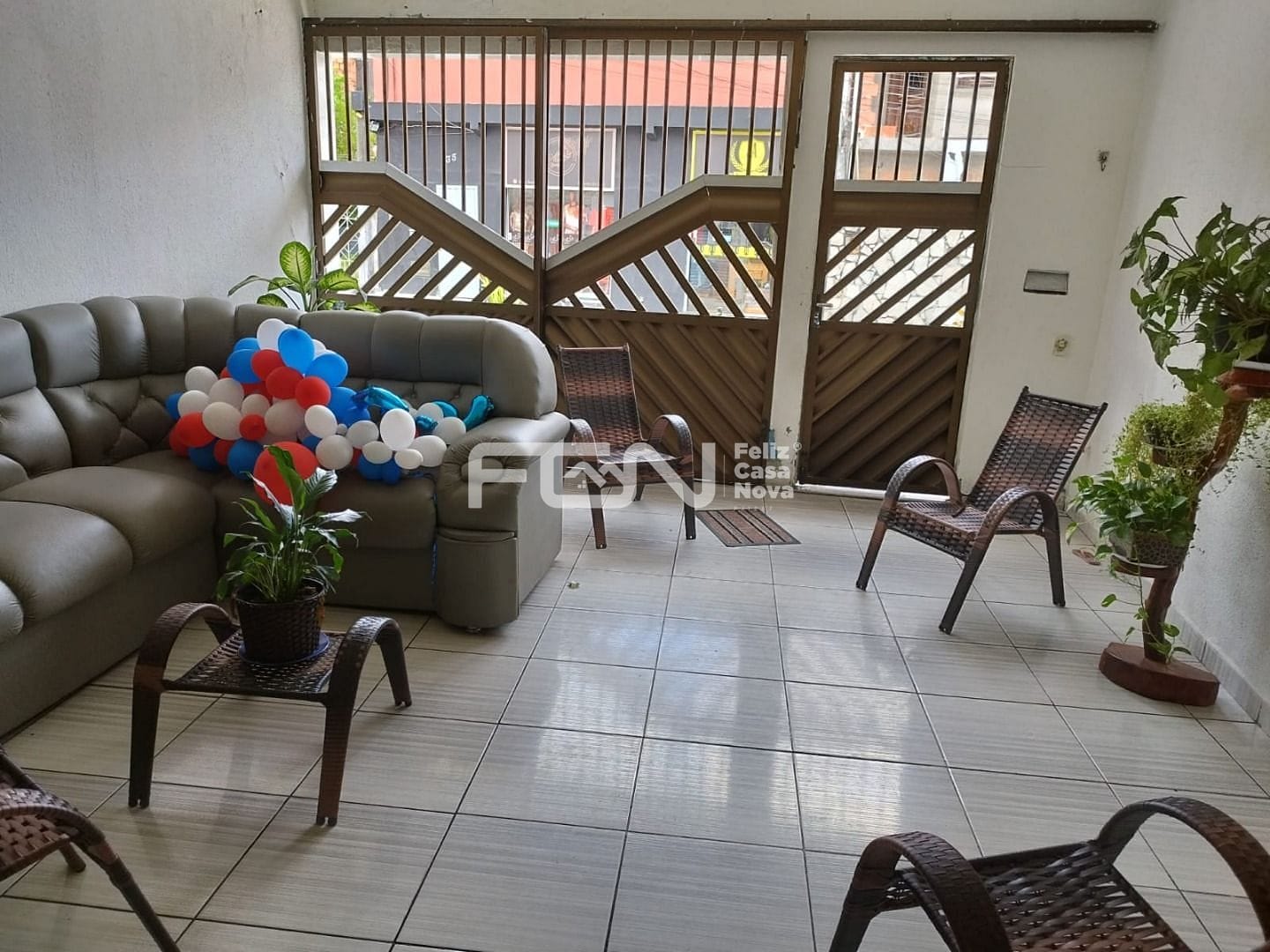 Casa à venda com 3 quartos, 10m² - Foto 2