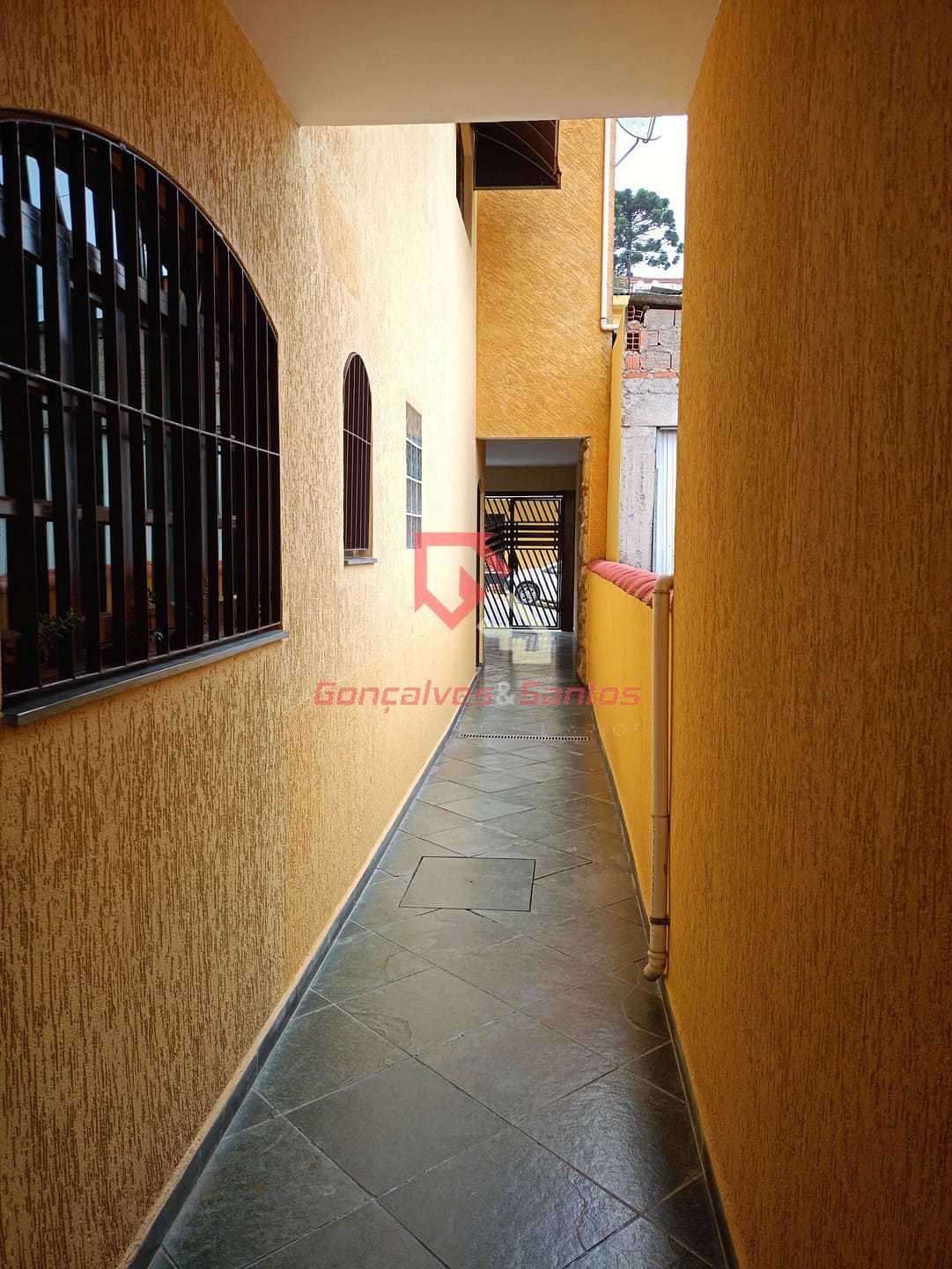 Casa à venda com 2 quartos, 125m² - Foto 2