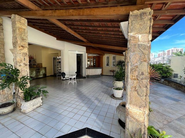 Casa com 614m² 4 quartos e 6 banheiros, à venda ou para alugar, no bairro Grageru em Aracaju