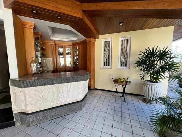 Casa com 614m² 4 quartos e 6 banheiros, à venda ou para alugar, no bairro Grageru em Aracaju