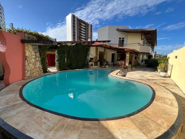 Casa com 614m² 4 quartos e 6 banheiros, à venda ou para alugar, no bairro Grageru em Aracaju