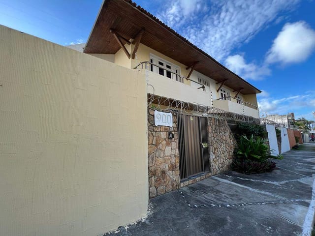 Casa com 614m² 4 quartos e 6 banheiros, à venda ou para alugar, no bairro Grageru em Aracaju