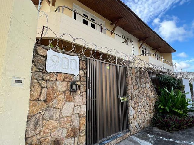 Casa com 614m² 4 quartos e 6 banheiros, à venda ou para alugar, no bairro Grageru em Aracaju