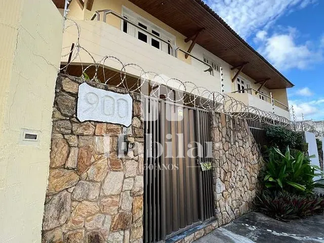 Casa com 614m² 4 quartos e 6 banheiros, à venda ou para alugar, no bairro Grageru em Aracaju