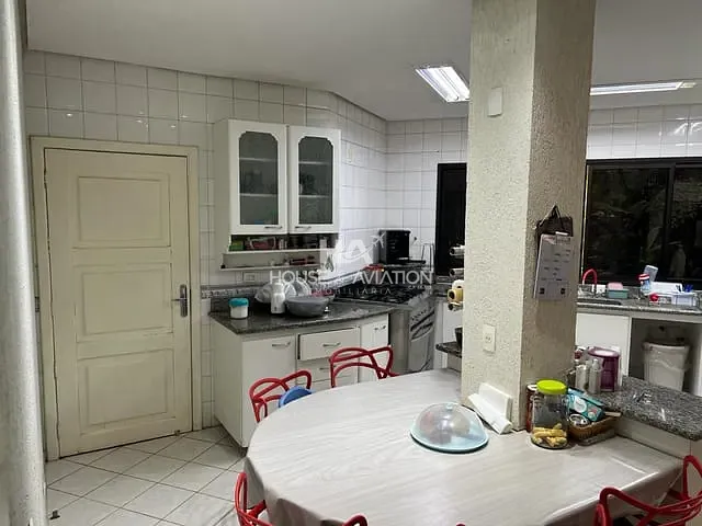 Casa 4 quartos e 6 banheiros, à venda, no bairro Residencial Aldeia do Vale em Goiânia