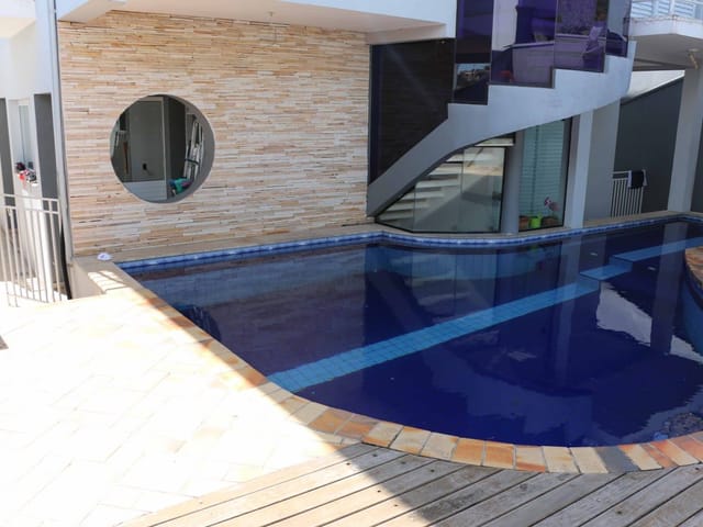 Casa com 300m² 4 quartos e 4 banheiros, à venda ou para alugar, no bairro Pinheirinho em Vinhedo