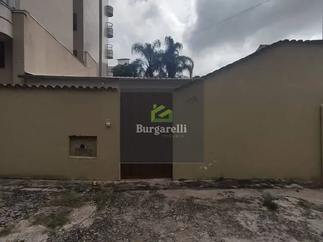 Casa 2 quartos e 1 banheiro, para alugar, no bairro Centro em Lavras