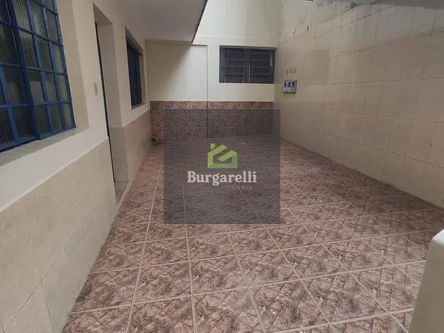 Casa 2 quartos e 1 banheiro, para alugar, no bairro Centro em Lavras