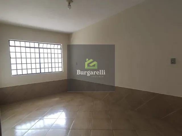 Casa 2 quartos e 1 banheiro, para alugar, no bairro Centro em Lavras