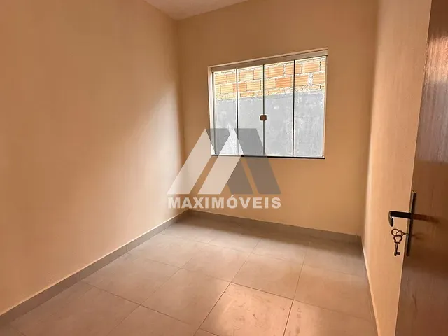 Casa 3 quartos e 1 banheiro, à venda, no bairro Babilônia em Bom Despacho