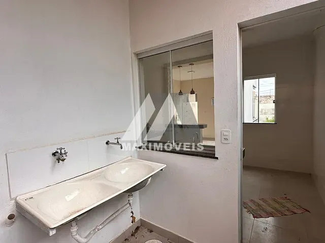 Casa 3 quartos e 1 banheiro, à venda, no bairro Babilônia em Bom Despacho