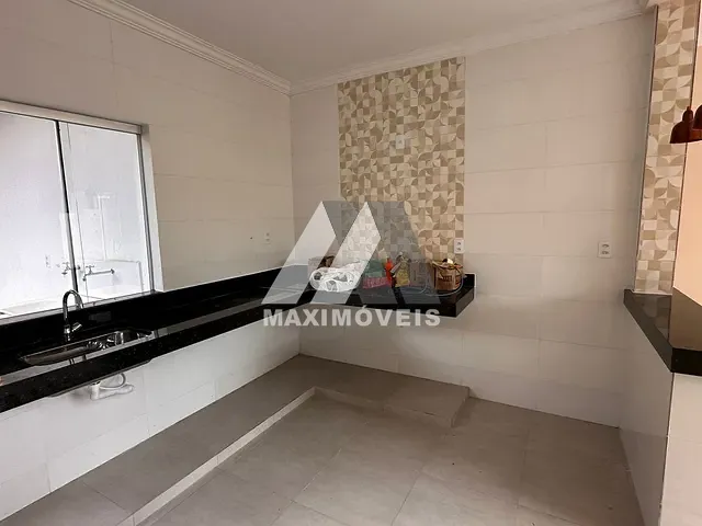 Casa 3 quartos e 1 banheiro, à venda, no bairro Babilônia em Bom Despacho