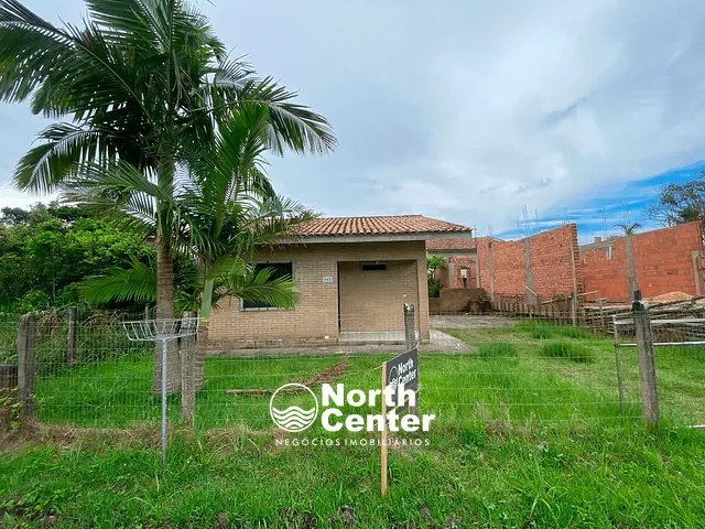 Casa com 325m² 2 quartos e 1 banheiro, à venda, no bairro Salinas em Balneário Barra do Sul