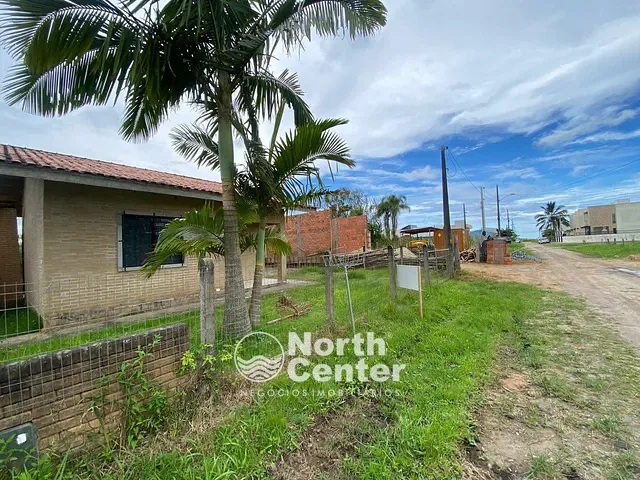 Casa com 325m² 2 quartos e 1 banheiro, à venda, no bairro Salinas em Balneário Barra do Sul