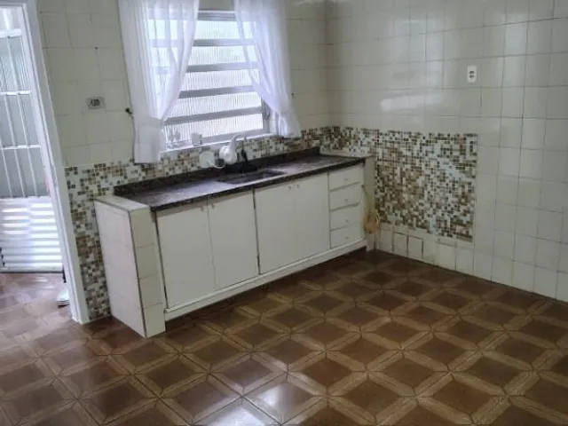 Casa com 400m² 2 quartos e 2 banheiros, para alugar, no bairro Vila Santa Clara em São Paulo