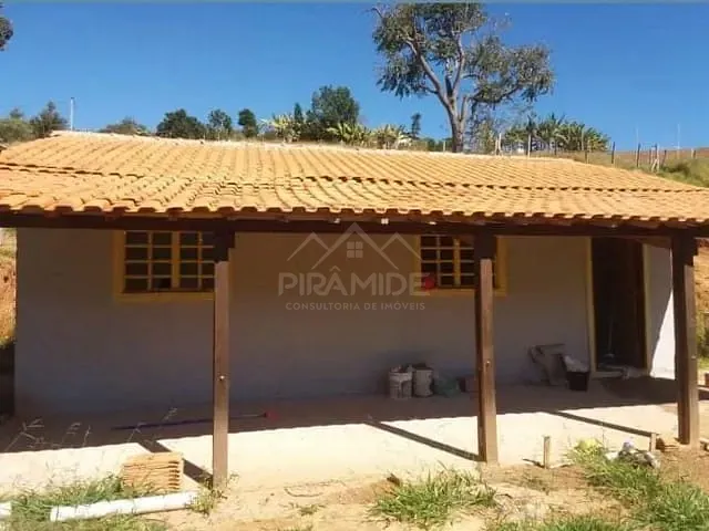 Casa 2 quartos e 1 banheiro, à venda, no bairro Centenario em Caldas