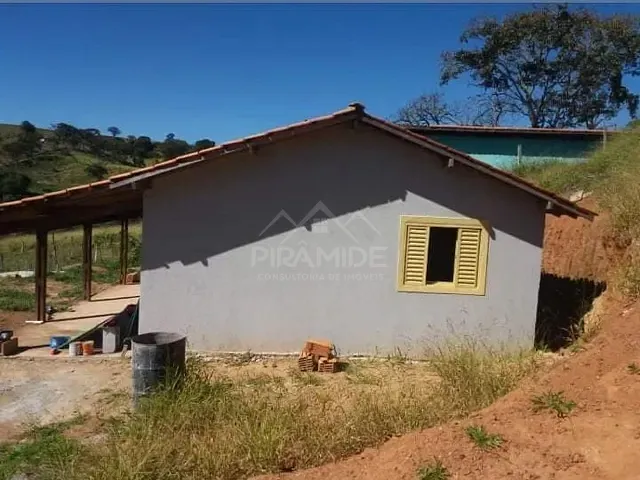 Casa 2 quartos e 1 banheiro, à venda, no bairro Centenario em Caldas