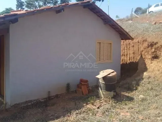 Casa 2 quartos e 1 banheiro, à venda, no bairro Centenario em Caldas