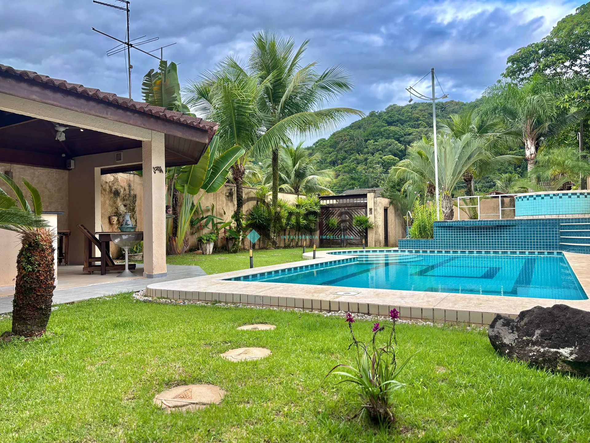 Casa, 4 quartos, 280 m² - Foto 1