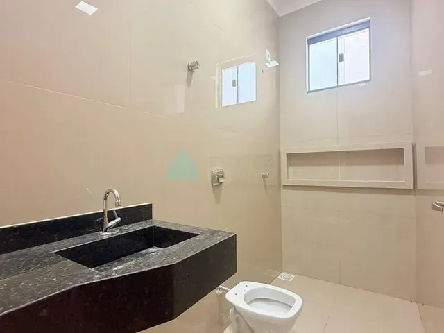 Casa 3 quartos e 2 banheiros, à venda, no bairro Loteamento Residencial Jardim Laranjeiras em Catalão