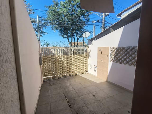 Casa 3 quartos e 2 banheiros, à venda, no bairro Cabral em Contagem