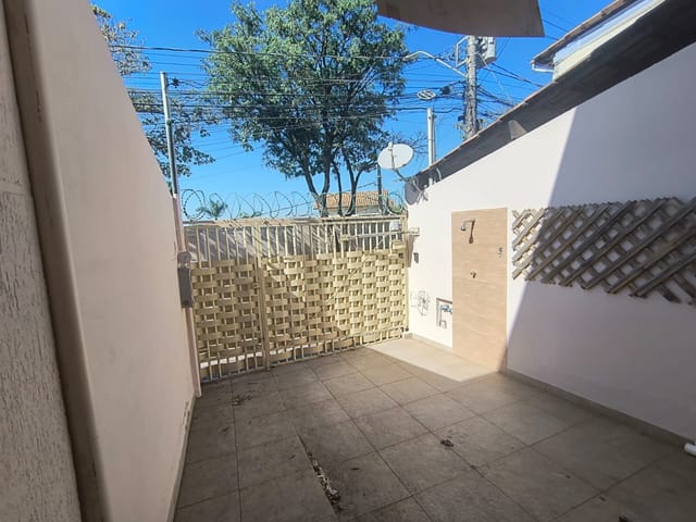 Casa 3 quartos e 2 banheiros, à venda, no bairro Cabral em Contagem