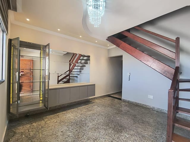 Casa 3 quartos e 2 banheiros, à venda, no bairro Cabral em Contagem