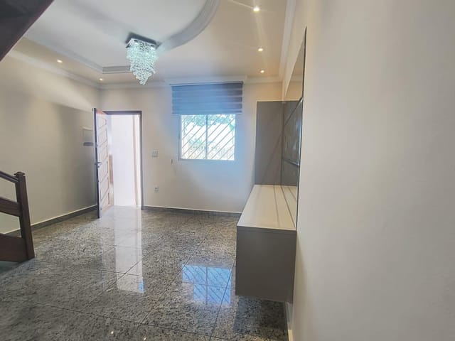 Casa 3 quartos e 2 banheiros, à venda, no bairro Cabral em Contagem