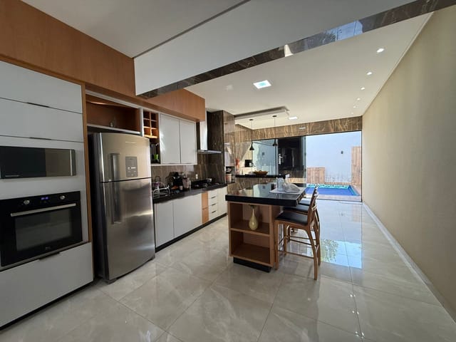 Casa com 300m² 3 quartos e 4 banheiros, à venda, no bairro Parque Veiga Jardim em Aparecida de Goiânia