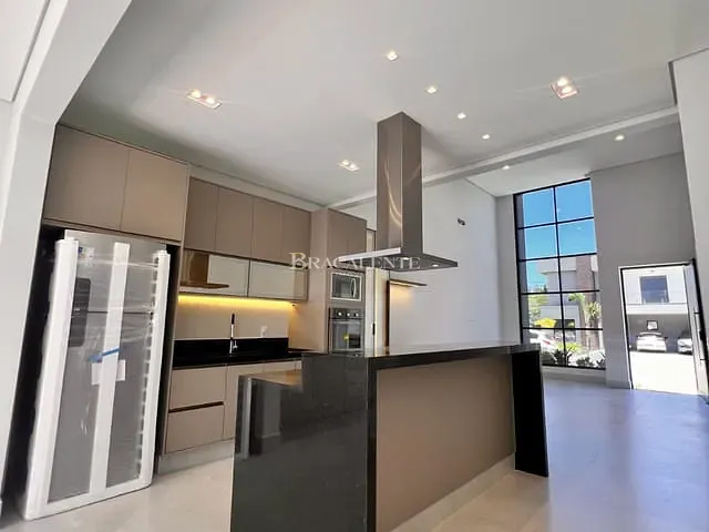 Casa 3 quartos e 4 banheiros, à venda, no bairro Roncáglia em Valinhos