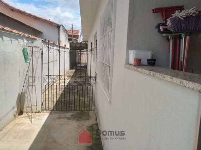 Casa com 360m², à venda, no bairro Parque São Domingos em Pindamonhangaba