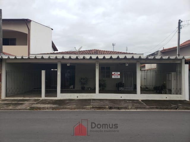 Casa com 360m², à venda, no bairro Parque São Domingos em Pindamonhangaba