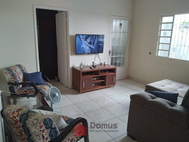 Casa com 360m², à venda, no bairro Parque São Domingos em Pindamonhangaba