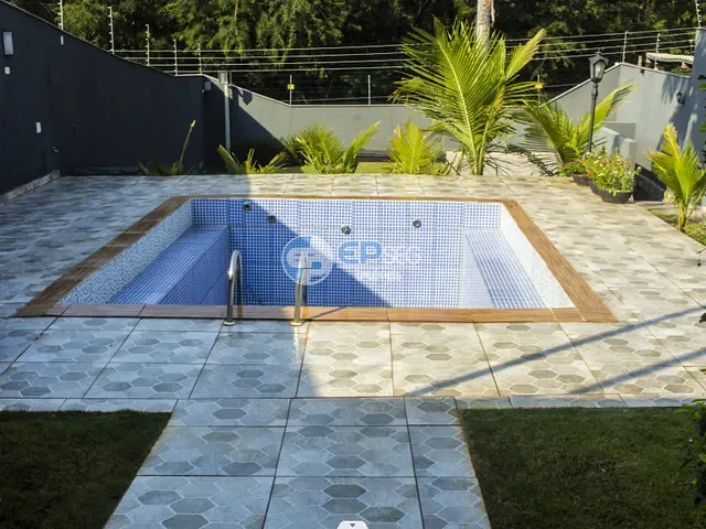 Casa com 360m² 1 quarto e 2 banheiros, à venda, no bairro Portal de Versalhes 2 em Londrina