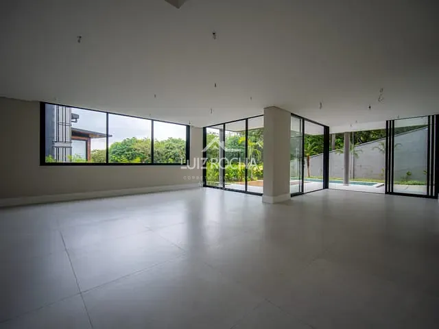 Casa com 617m² 4 quartos e 5 banheiros, à venda, no bairro Granja Viana em Carapicuíba