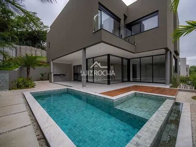 Casa com 617m² 4 quartos e 5 banheiros, à venda, no bairro Granja Viana em Carapicuíba