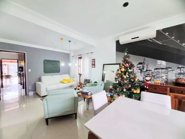 Casa com 268m² 4 quartos e 3 banheiros, à venda, no bairro Urbanova em São José dos Campos