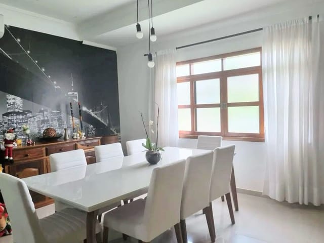 Casa com 268m² 4 quartos e 3 banheiros, à venda, no bairro Urbanova em São José dos Campos