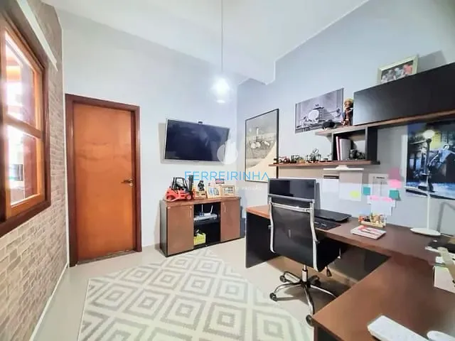Casa com 268m² 4 quartos e 3 banheiros, à venda, no bairro Urbanova em São José dos Campos