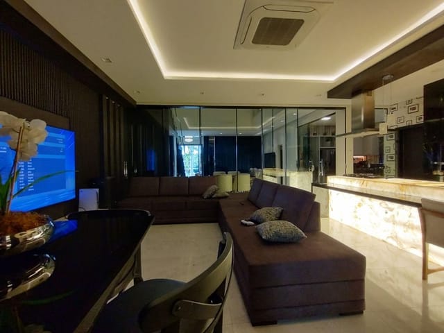 Casa com 360m² 4 quartos e 6 banheiros, à venda, no bairro Esperança em Londrina