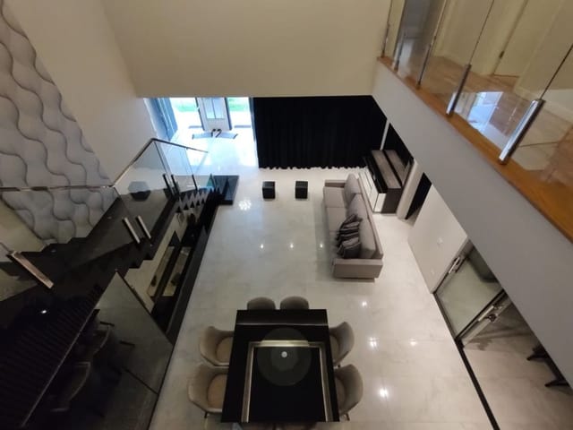 Casa com 360m² 4 quartos e 6 banheiros, à venda, no bairro Esperança em Londrina