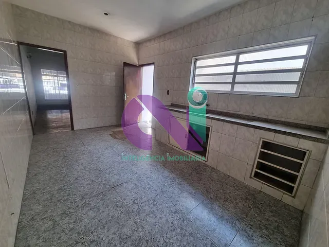 Casa com 250m² 3 quartos e 2 banheiros, à venda, no bairro km 18 em Osasco