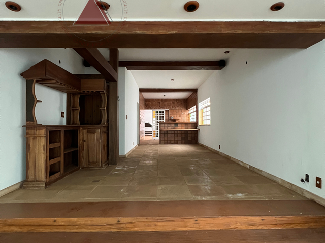 Casa com 300m² 3 quartos e 2 banheiros, à venda ou para alugar, no bairro Parque dos Lima em Franca