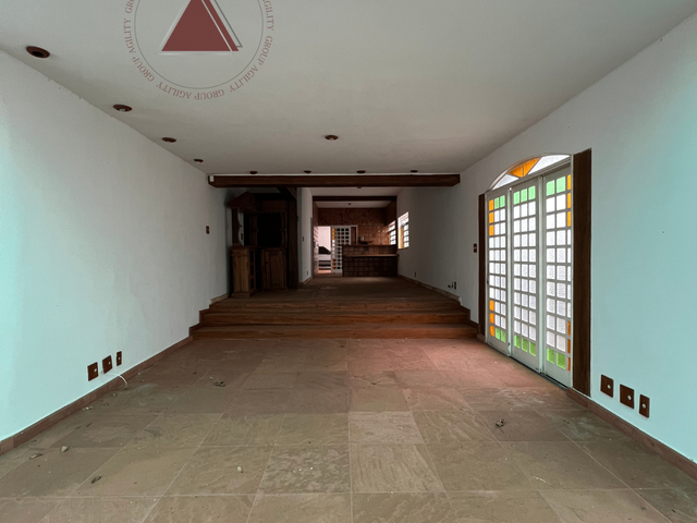 Casa com 300m² 3 quartos e 2 banheiros, à venda ou para alugar, no bairro Parque dos Lima em Franca