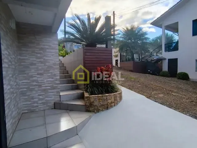 Casa com 180m² 3 quartos e 3 banheiros, para alugar, no bairro Primavera em Concórdia