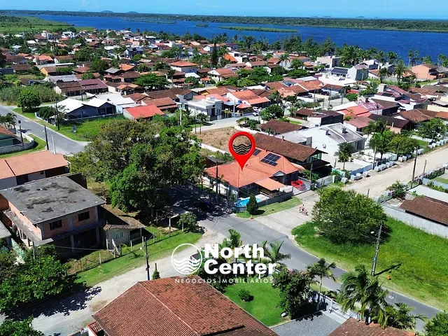 Casa com 374m² 4 quartos e 2 banheiros, à venda, no bairro Pinheiros em Balneário Barra do Sul